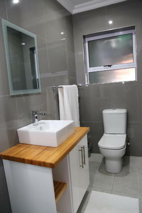 Mchaven @ 8 Apartment Свелендам Екстериор снимка